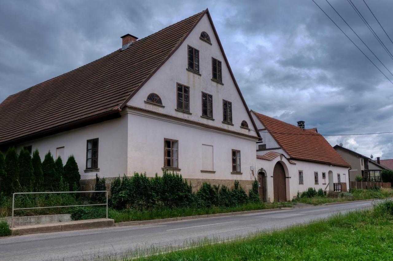 Apartmány v broumovském statku Exteriér fotografie