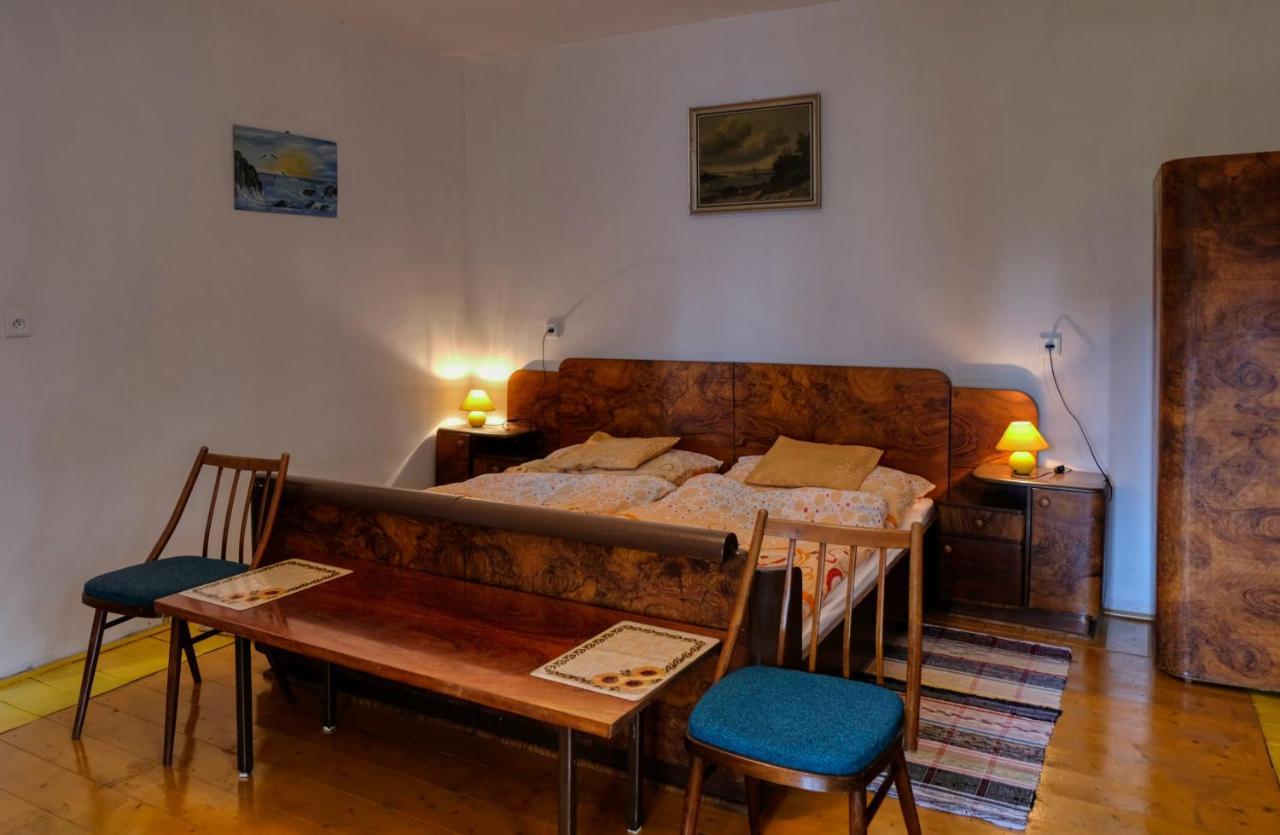Apartmány v broumovském statku Exteriér fotografie