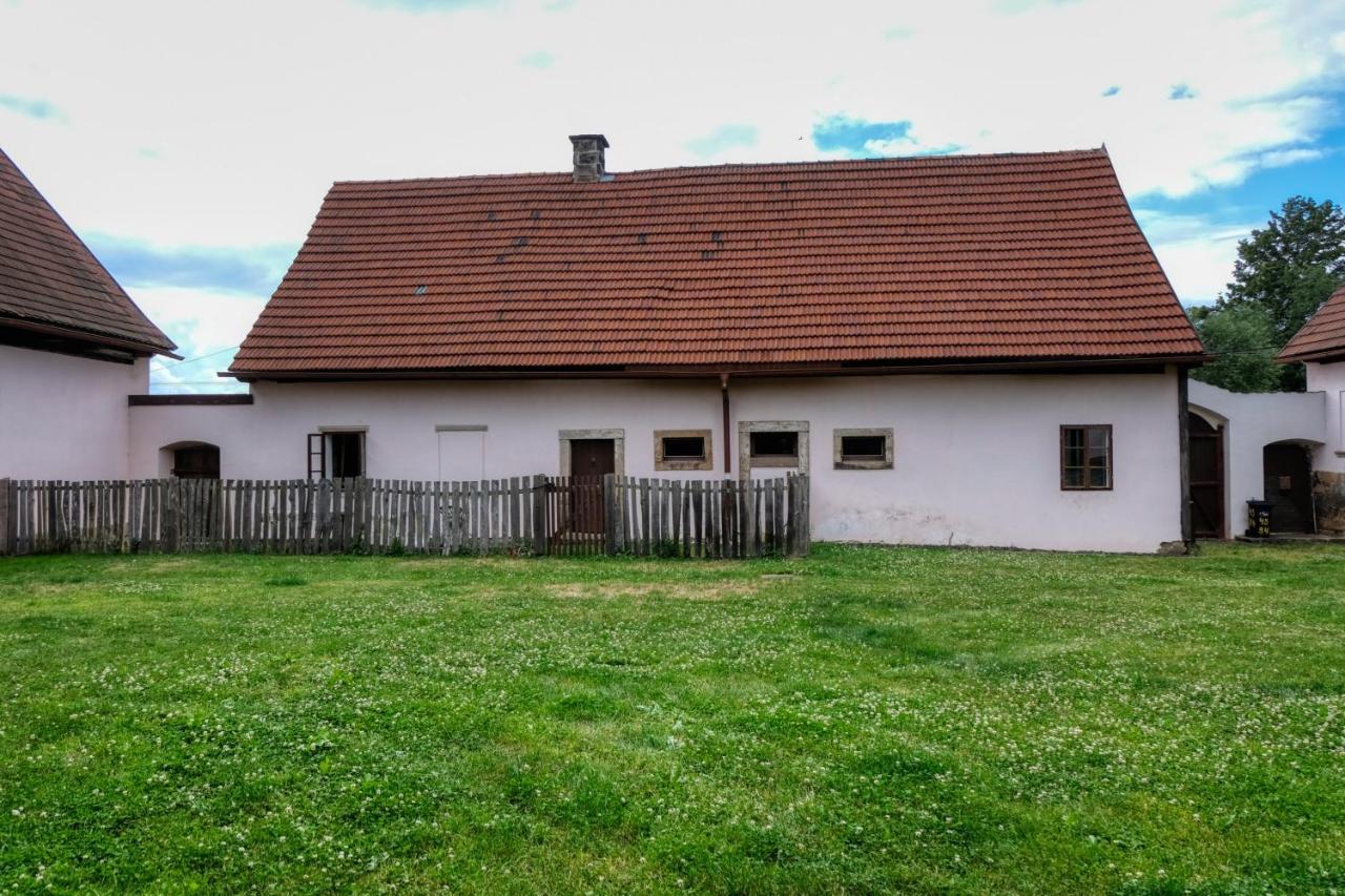 Apartmány v broumovském statku Exteriér fotografie