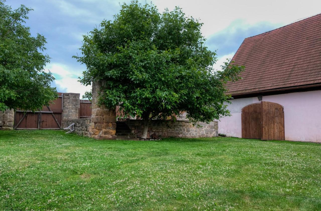 Apartmány v broumovském statku Exteriér fotografie