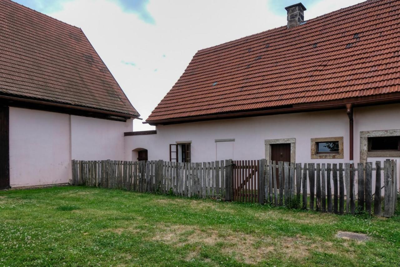Apartmány v broumovském statku Exteriér fotografie