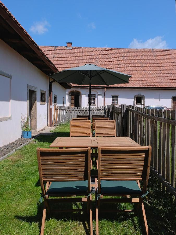Apartmány v broumovském statku Exteriér fotografie